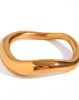 Minimalistischer Wave-Ring aus Edelstahl mit 18 Karat Vergoldung