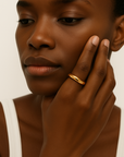 Minimalistischer Wave-Ring aus Edelstahl mit 18 Karat Vergoldung