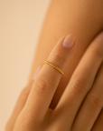 Twist-Ring aus 925er Sterlingsilber – Eleganz in Gold