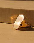 Eleganter Ring mit Muschel-Design
