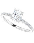 Oval Pavé Solitaire Ring Weißgold